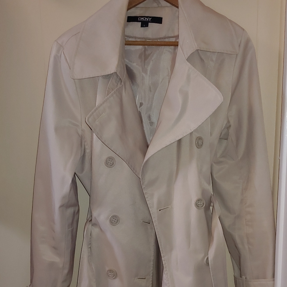 DKNY Off-white Trench coat Large